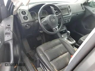 2017 Volkswagen Tiguan S с VIN WVGBV7AX8HK038781, выставлен на аукционе Copart как лот 53607475 с пробегом 71 419 миль миль и Списание • Salvage title. История ставок и продаж доступна на DreamBid. Изображение 8.