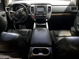 2016 Nissan Titan Platinum Reserve z VIN 1N6BA1F27GN502647, wystawiony jako Copart lot #53079895 z przebiegiem 143 384 mil mil oraz Czysty tytuł • Clean title. Historia ofert i sprzedaży dostępna na DreamBid. Obrazek 8.