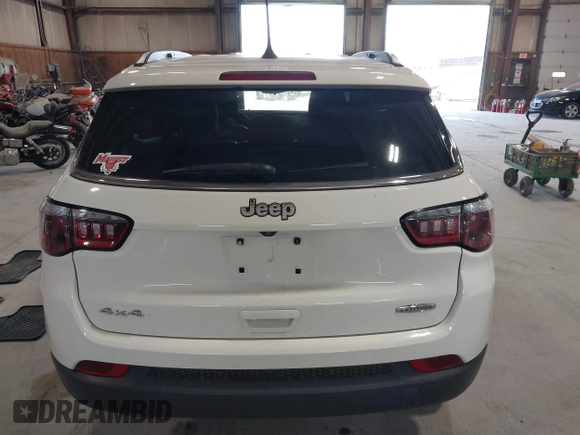 2020 Jeep Compass Latitude z VIN 3C4NJDBB4LT132288, wystawiony jako IAAI lot #42113669 z przebiegiem 57 312 mil mil oraz . Historia ofert i sprzedaży dostępna na DreamBid. Obrazek 16.