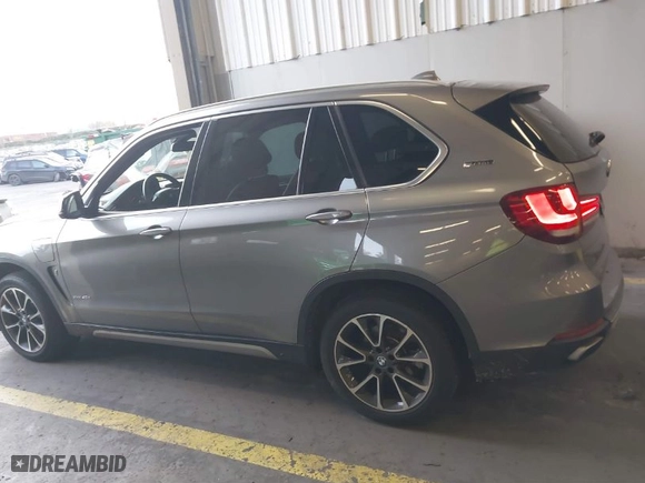 2018 BMW X5 xDrive40e iPerformance with VIN 5UXKT0C59J0V98760, listed as a IAAI auction lot 40983738 with 126,278 mi miles. Bid and sale history available at carsss.com. Image 14.