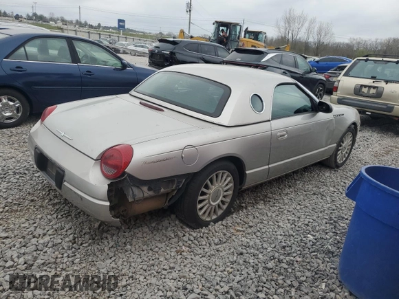 2004 Ford Thunderbird Deluxe z VIN 1FAHP60A84Y104551, wystawiony jako Copart lot #49170085 z przebiegiem 159 696 mil mil oraz Szkoda całkowita • Salvage title. Historia ofert i sprzedaży dostępna na DreamBid. Obrazek 3.