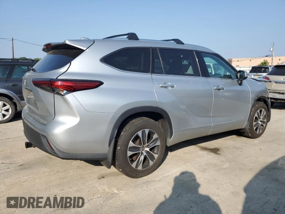 2021 Toyota Highlander XLE with VIN 5TDHZRBH6MS528368, listed as a Copart auction lot 59652945 with 102,712 mi miles and Salvage title. Bid and sale history available at DreamBid. Image 3.
