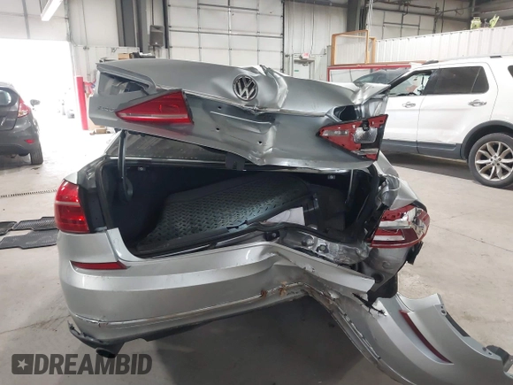 2016 Volkswagen Passat SE z VIN 1VWBT7A37GC027073, wystawiony jako IAAI lot #41073634 z przebiegiem 72 563 mil mil oraz . Historia ofert i sprzedaży dostępna na DreamBid. Obrazek 16.