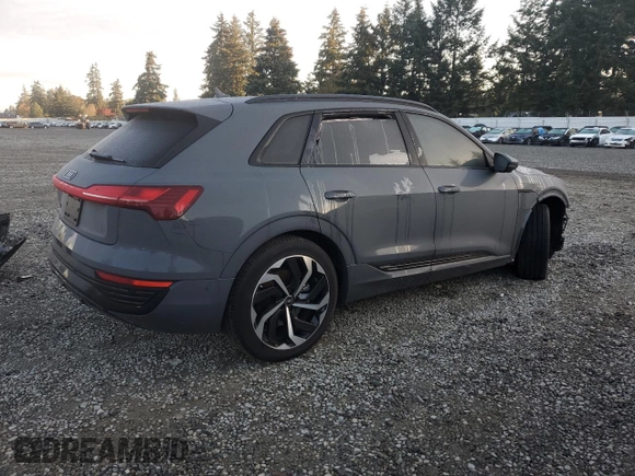 2024 Audi Q8 e-tron z VIN WA16AAGE0RB028245, wystawiony jako Copart lot #76139614 z przebiegiem 15 330 mil mil oraz Szkoda całkowita • Salvage title. Historia ofert i sprzedaży dostępna na DreamBid. Obrazek 3.