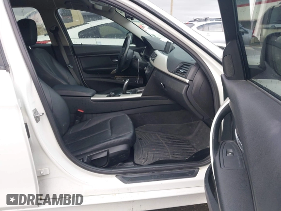 2014 BMW 3 Series 320i xDrive с VIN WBA3C3C51EP661285, выставлен на аукционе IAAI как лот 42260366 с пробегом 125 269 миль миль и . История ставок и продаж доступна на DreamBid. Изображение 5.