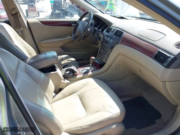 2002 Lexus ES 300 with VIN JTHBF30G020014763, listed as a IAAI auction lot 41974648 with 189,683 mi miles. Bid and sale history available at carsss.com. Image 5.