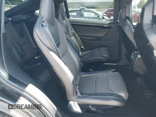 2017 Tesla Model X 90D z VIN 5YJXCBE23HF027198, wystawiony jako IAAI lot #42439451 z przebiegiem 111 122 mil mil oraz . Historia ofert i sprzedaży dostępna na DreamBid. Obrazek 8.