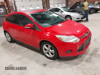 2014 Ford Focus SE z VIN 1FADP3K26EL248634, wystawiony jako IAAI lot #42379553 z przebiegiem 136 265 mil mil oraz . Historia ofert i sprzedaży dostępna na DreamBid. Obrazek 1.