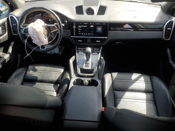 2020 Porsche Cayenne with VIN WP1AA2AY7LDA05290, listed as a Copart auction lot 50330835 with 70,155 mi miles and Salvage title. Bid and sale history available at DreamBid. Image 8.