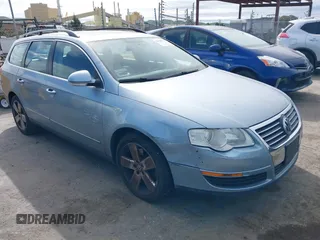 2008 Volkswagen Passat z VIN WVWLK93C38E116986, wystawiony jako IAAI lot #41630215 z przebiegiem 141 019 mil mil oraz . Historia ofert i sprzedaży dostępna na DreamBid. Obrazek 1.