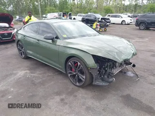 2022 Audi S5 Sportback Premium Plus z VIN WAUC4CF53NA015466, wystawiony jako IAAI lot #42228562 z przebiegiem 46 205 mil mil oraz . Historia ofert i sprzedaży dostępna na DreamBid. Obrazek 1.