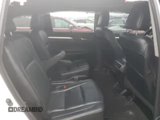 2018 Toyota Highlander SE z VIN 5TDJZRFHXJS857422, wystawiony jako Copart lot #84721464 z przebiegiem Nie podano mil oraz Nie do naprawy • Non repairable. Historia ofert i sprzedaży dostępna na DreamBid. Obrazek 11.