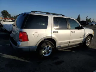2002 Ford Explorer XLT z VIN 1FMDU63WX2UC00853, wystawiony jako Copart lot #87212814 z przebiegiem 235 622 mil mil oraz Szkoda całkowita • Salvage title. Historia ofert i sprzedaży dostępna na DreamBid. Obrazek 3.