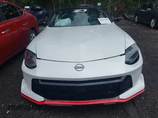 2023 Nissan Z Sport z VIN JN1BZ4AH1PM310285, wystawiony jako IAAI lot #42194303 z przebiegiem 10 957 mil mil oraz . Historia ofert i sprzedaży dostępna na DreamBid. Obrazek 12.