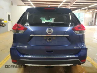2017 Nissan Rogue SV z VIN JN8AT2MV7HW013127, wystawiony jako Copart lot #56920665 z przebiegiem 131 116 mil mil oraz Szkoda całkowita • Salvage title. Historia ofert i sprzedaży dostępna na DreamBid. Obrazek 6.
