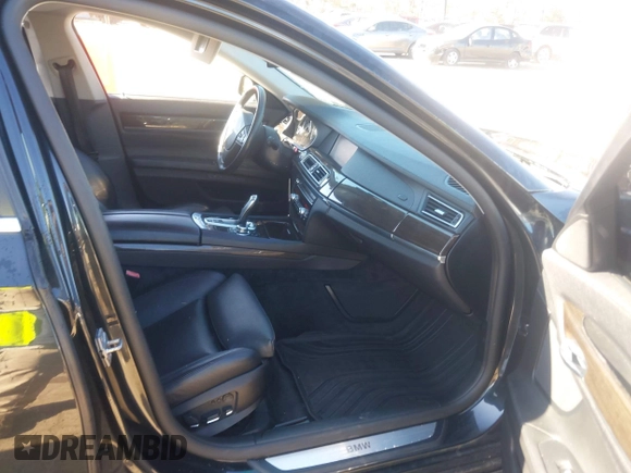 2011 BMW 7 Series 750Li xDrive with VIN WBAKC8C53BC433865, listed as a IAAI auction lot 41823357 with 122,476 mi miles. Bid and sale history available at carsss.com. Image 5.
