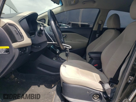 2014 Kia Rio EX z VIN KNADN4A3XE6377570, wystawiony jako Copart lot #54705705 z przebiegiem 63 982 mil mil oraz Tytuł czysty. Historia ofert i sprzedaży dostępna na DreamBid. Obrazek 7.