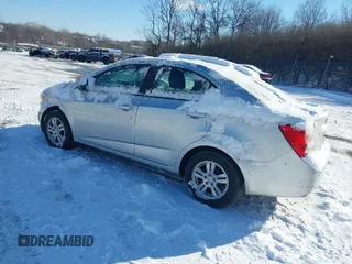 2012 Chevrolet Sonic LS z VIN 1G1JA5SH3C4149011, wystawiony jako IAAI lot #41380769 z przebiegiem 167 843 mil mil oraz . Historia ofert i sprzedaży dostępna na DreamBid. Obrazek 3.