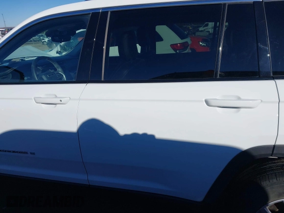 2022 Jeep Grand Cherokee Limited z VIN 1C4RJKBG7N8622646, wystawiony jako IAAI lot #41322751 z przebiegiem 37 728 mil mil oraz . Historia ofert i sprzedaży dostępna na DreamBid. Obrazek 15.