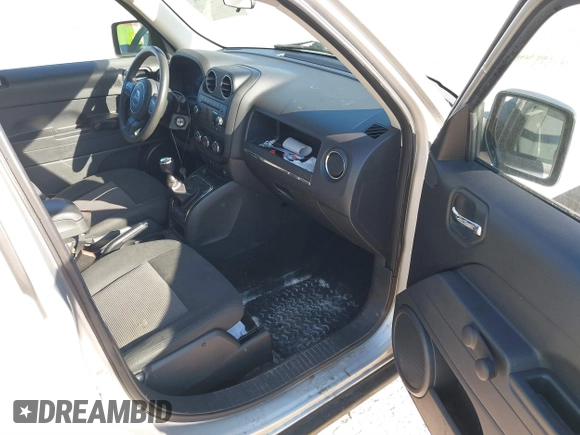 2011 Jeep Patriot Latitude with VIN 1J4NT1GA3BD220000, listed as a IAAI auction lot 41703041 with 138,945 mi miles. Bid and sale history available at carsss.com. Image 5.