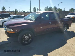 2002 Dodge Dakota SLT z VIN 1B7HL48N02S596767, wystawiony jako Copart lot #44758185 z przebiegiem 237 644 mil mil oraz Czysty tytuł • Clean title. Historia ofert i sprzedaży dostępna na DreamBid. Obrazek 1.