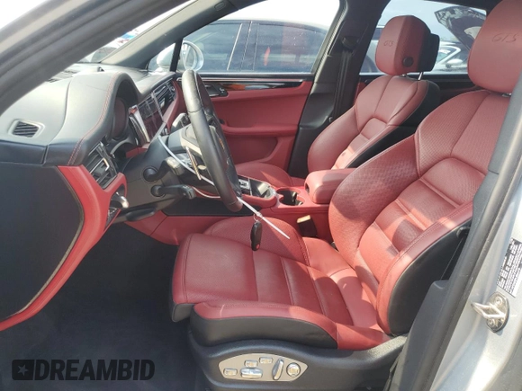 2023 Porsche Macan GTS z VIN WP1AF2A53PLB56470, wystawiony jako Copart lot #76620874 z przebiegiem Nie podano mil oraz Nie do naprawy • Non repairable. Historia ofert i sprzedaży dostępna na DreamBid. Obrazek 7.