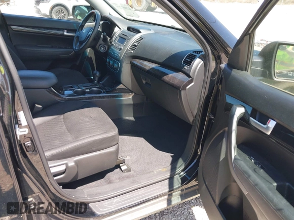 2014 Kia Sorento LX with VIN 5XYKT3A64EG508333, listed as a IAAI auction lot 42107255 with 150,600 mi miles. Bid and sale history available at carsss.com. Image 5.
