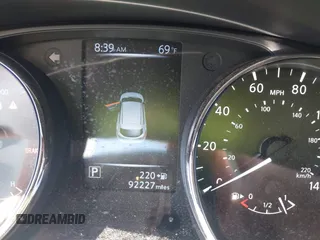 2017 Nissan Rogue SL z VIN JN1BJ1CR5HW101326, wystawiony jako IAAI lot #42198432 z przebiegiem 92 227 mil mil oraz . Historia ofert i sprzedaży dostępna na DreamBid. Obrazek 16.