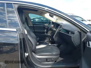 2014 Tesla Model S 60 z VIN 5YJSA1H1XEFP44397, wystawiony jako IAAI lot #42140917 z przebiegiem 136 515 mil mil oraz . Historia ofert i sprzedaży dostępna na DreamBid. Obrazek 5.