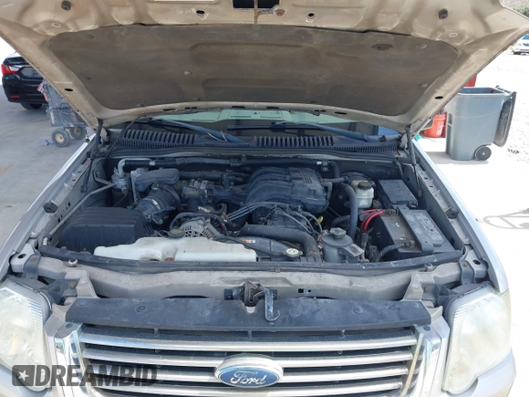 2006 Ford Explorer XLT z VIN 1FMEU73E76UB17775, wystawiony jako IAAI lot #42257304 z przebiegiem Nie podano mil oraz . Historia ofert i sprzedaży dostępna na DreamBid. Obrazek 10.
