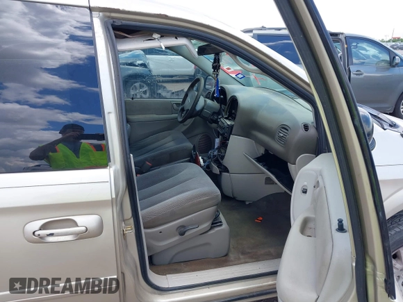 2006 Chrysler Town & Country LX z VIN 2A4GP44R76R615521, wystawiony jako IAAI lot #42231279 z przebiegiem 270 399 mil mil oraz . Historia ofert i sprzedaży dostępna na DreamBid. Obrazek 5.