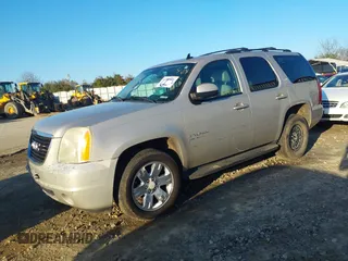 2008 GMC Yukon SLT w/4SB with VIN 1GKFC13038R105520, listed as a IAAI auction lot 41453825 with 245,024 mi miles. Bid and sale history available at carsss.com. Image 2.