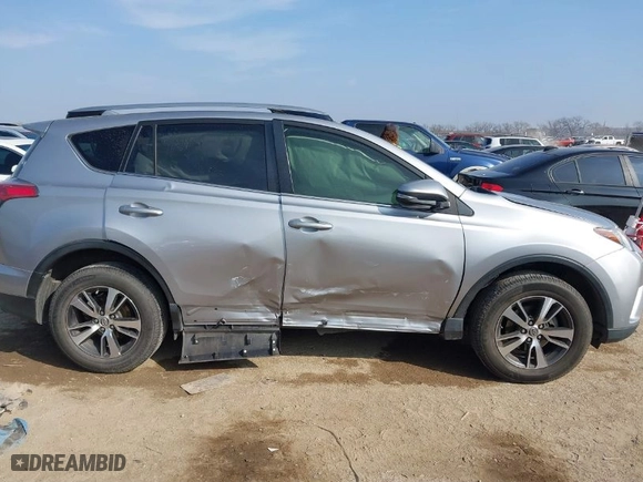 2018 Toyota RAV4 XLE with VIN JTMWFREV5JD123725, listed as a IAAI auction lot 41520945 with 1 mi miles. Bid and sale history available at carsss.com. Image 13.