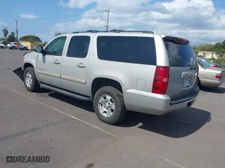 2007 Chevrolet Suburban LT with VIN 1GNFK16327J371622, listed as a IAAI auction lot 41539925 with 231,268 mi miles. Bid and sale history available at carsss.com. Image 3.