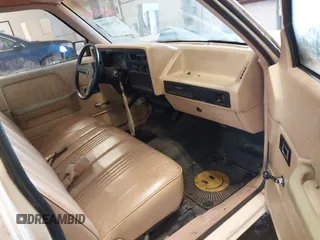 1987 Dodge Dakota z VIN 1B7GN14M1HS486188, wystawiony jako IAAI lot #42290899 z przebiegiem 100 085 mil mil oraz . Historia ofert i sprzedaży dostępna na DreamBid. Obrazek 5.