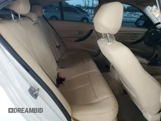 2016 BMW 3 Series 320i xDrive z VIN WBA8E5G55GNT41469, wystawiony jako Copart lot #56165005 z przebiegiem Nie podano mil oraz Czysty tytuł • Clean title. Historia ofert i sprzedaży dostępna na DreamBid. Obrazek 10.