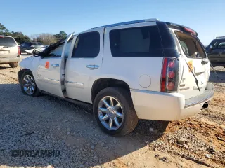 2011 GMC Yukon Denali with VIN 1GKS1EEF5BR176075, listed as a Copart auction lot 43943175 with 164,405 mi miles and Salvage Title. Bid and sale history available at carsss.com. Image 2.