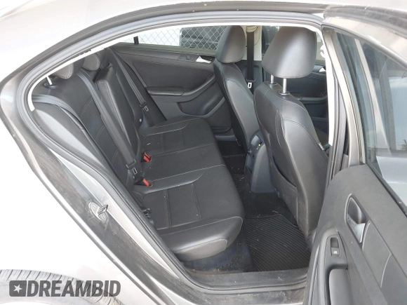 2014 Volkswagen Jetta SE z VIN 3VWD17AJXEM315517, wystawiony jako IAAI lot #42348053 z przebiegiem 120 208 mil mil oraz . Historia ofert i sprzedaży dostępna na DreamBid. Obrazek 8.