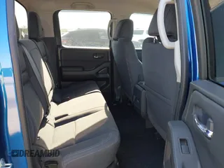 2024 Nissan Frontier SV z VIN 1N6ED1EJ5RN601435, wystawiony jako IAAI lot #42036519 z przebiegiem 49 213 mil mil oraz . Historia ofert i sprzedaży dostępna na DreamBid. Obrazek 8.
