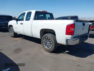 2007 Chevrolet Silverado 1500 Work Truck with VIN 2GCEC19C571616257, listed as a IAAI auction lot 42066169 with 217,635 mi miles and . Bid and sale history available at DreamBid. Image 3.