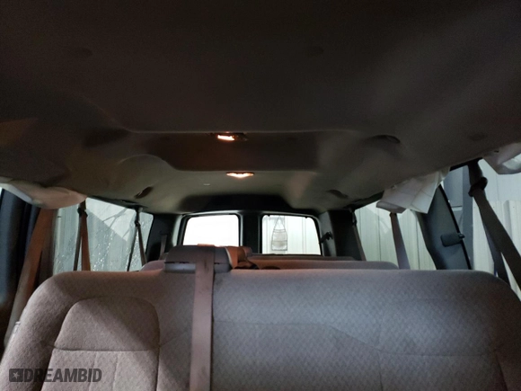 2011 Chevrolet Express Passenger 1LT with VIN 1GAZG1FGXB1118401, listed as a Copart auction lot 61633484 with 92,133 mi miles and Salvage Title. Bid and sale history available at carsss.com. Image 10.