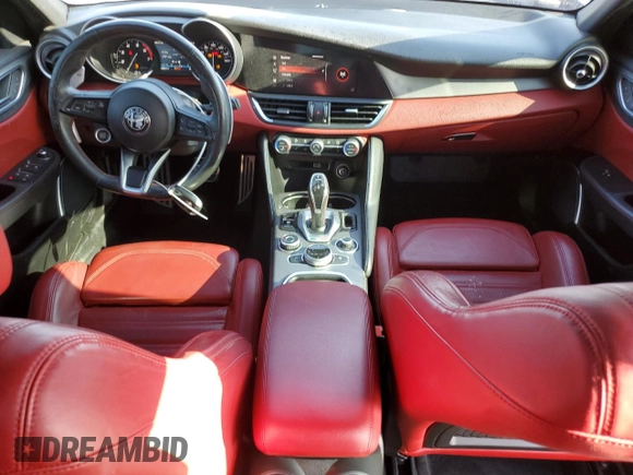 2020 Alfa Romeo Giulia Ti Sport z VIN ZARFAMBN4L7635554, wystawiony jako Copart lot #47129825 z przebiegiem 46 324 mil mil oraz Szkoda całkowita • Salvage title. Historia ofert i sprzedaży dostępna na DreamBid. Obrazek 8.