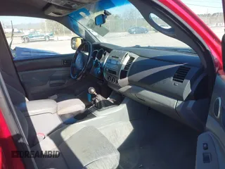 2006 Toyota Tacoma z VIN 5TELU42N06Z154198, wystawiony jako IAAI lot #42032985 z przebiegiem 225 779 mil mil oraz . Historia ofert i sprzedaży dostępna na DreamBid. Obrazek 5.