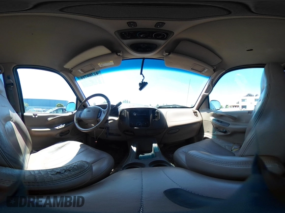 1998 Ford Expedition XLT with VIN 1FMRU1762WLC11697, listed as a IAAI auction lot 42386716 with 239,848 mi miles and . Bid and sale history available at DreamBid. Image 18.