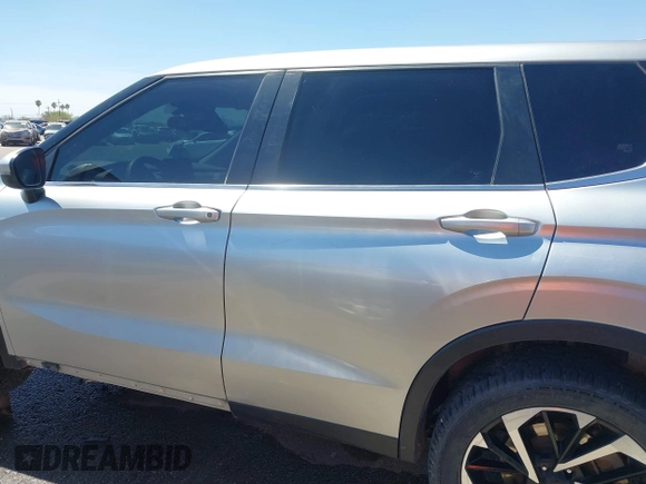 2022 Mitsubishi Outlander ES z VIN JA4J3TA81NZ015802, wystawiony jako IAAI lot #42278112 z przebiegiem Nie podano mil oraz . Historia ofert i sprzedaży dostępna na DreamBid. Obrazek 13.