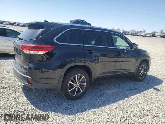 2017 Toyota Highlander XLE z VIN 5TDJZRFH8HS411635, wystawiony jako Copart lot #52080215 z przebiegiem 83 711 mil mil oraz Szkoda całkowita • Salvage title. Historia ofert i sprzedaży dostępna na DreamBid. Obrazek 3.