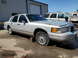 1992 Lincoln Town Car Executive with VIN 1LNLM81W9NY703247, listed as a Copart auction lot 68267014 with 58,853 mi miles and Salvage Title. Bid and sale history available at carsss.com. Image 4.