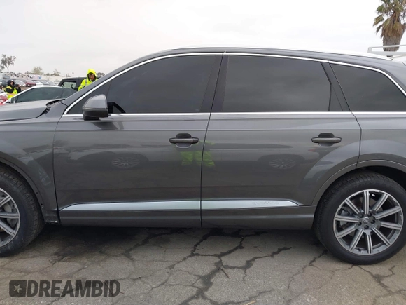 2018 Audi Q7 Premium Plus with VIN WA1LAAF73JD051839, listed as a IAAI auction lot 41764176 with 58,557 mi miles. Bid and sale history available at carsss.com. Image 14.