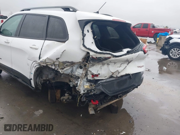 2015 Jeep Cherokee Trailhawk with VIN 1C4PJMBB1FW630519, listed as a IAAI auction lot 41605466 with 219,390 mi miles and . Bid and sale history available at carsss.com. Image 6.