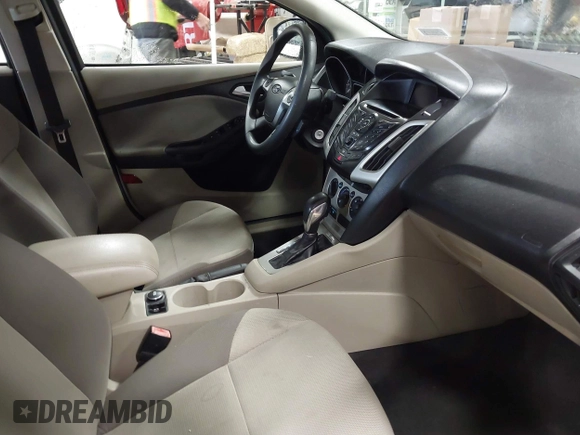 2012 Ford Focus SE с VIN 1FAHP3F21CL301085, выставлен на аукционе IAAI как лот 42321328 с пробегом 157 818 миль миль и . История ставок и продаж доступна на DreamBid. Изображение 5.